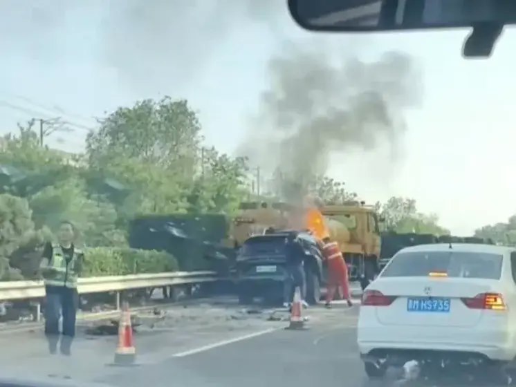 华为问界 M7 追尾养护车起火致 3 人遇难，车企回应：已成立专项小组，正配合调查